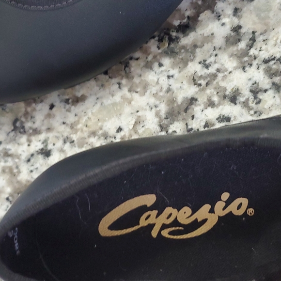 Capezio Tele Tone Tap Shoes - Picture 3 of 5